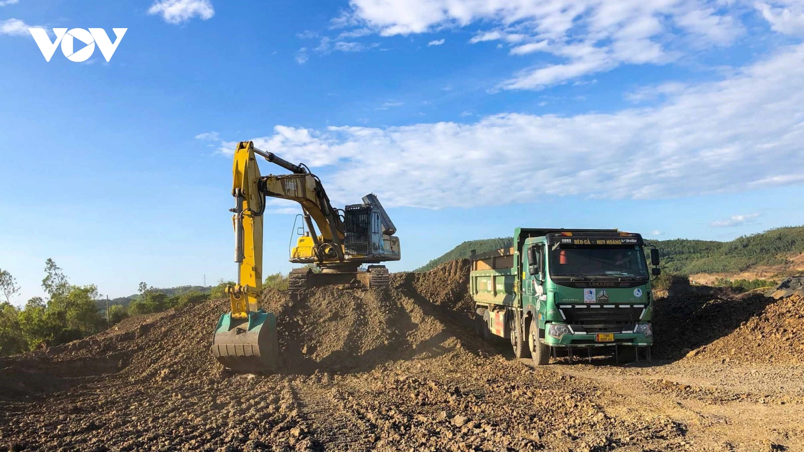 Cao tốc Bắc-Nam: Cho tận dụng đất, đá dư thừa để đắp nền đoạn Bùng-Vạn Ninh