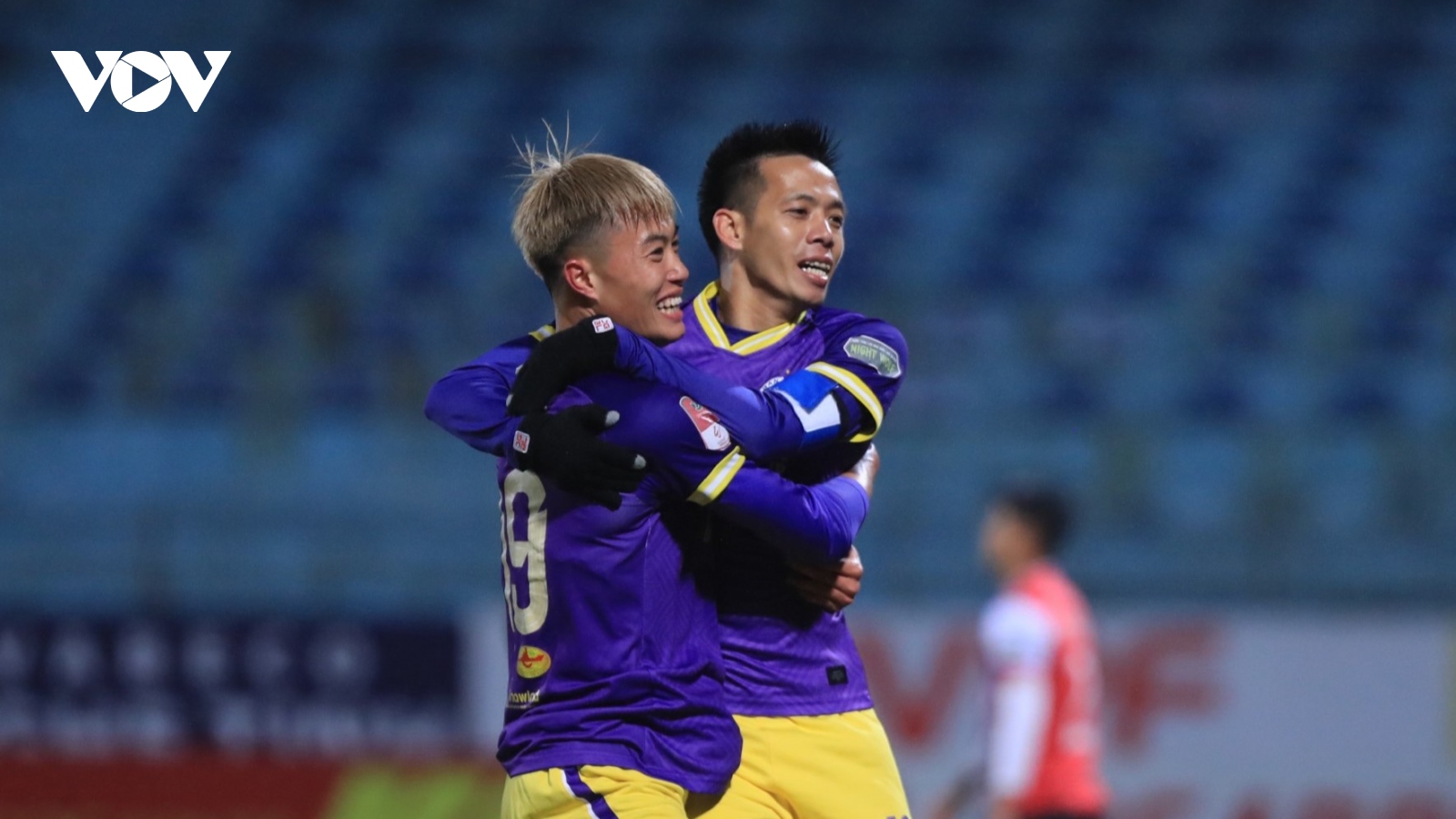 Bảng xếp hạng V-League mới nhất: Nam Định lung lay ngôi đầu, Hà Nội FC lên top 6