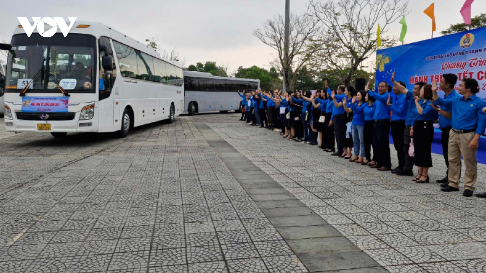 Đà Nẵng tổ chức 85 chuyến xe công đoàn đưa công nhân về quê đón Tết