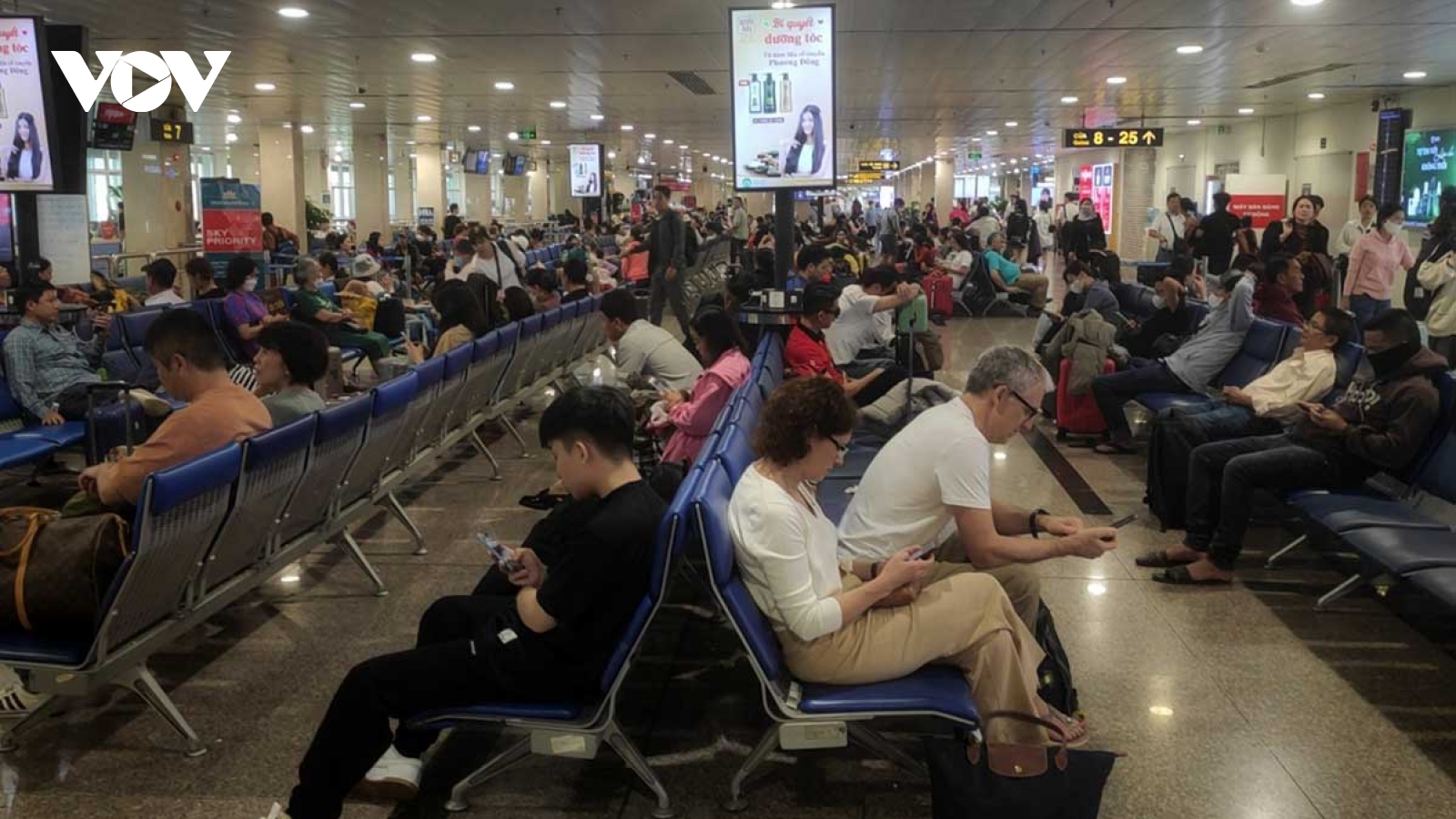 Sân bay Tân Sơn Nhất đón đến 151.000 lượt khách, cao kỷ lục