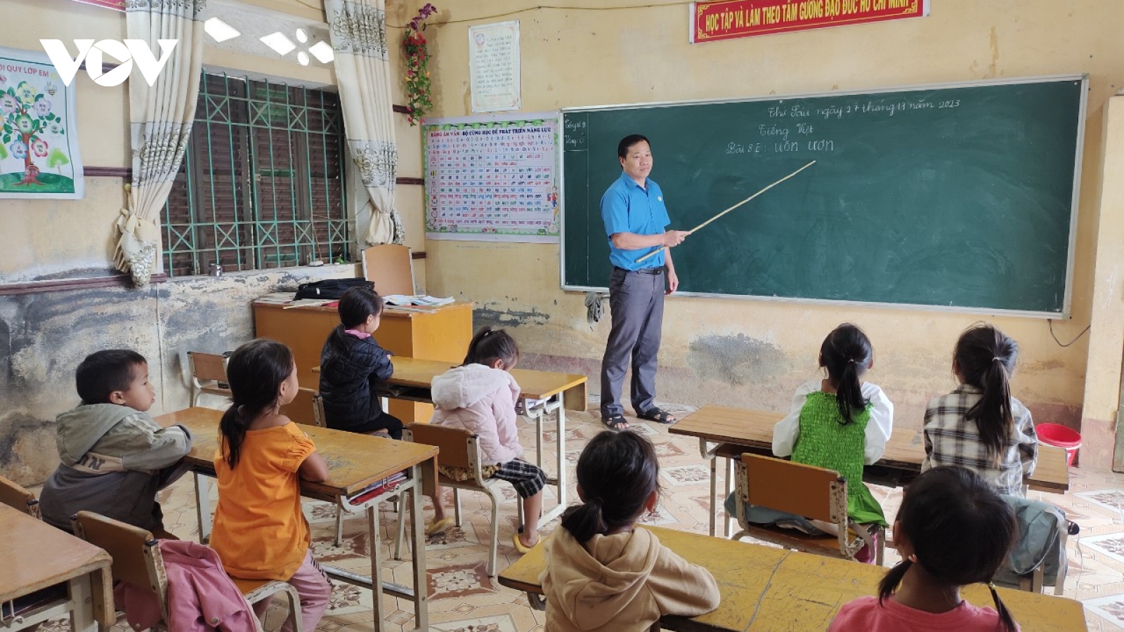 Thầy giáo người Tày ươm khát vọng thoát nghèo cùng chi bộ bản Mông