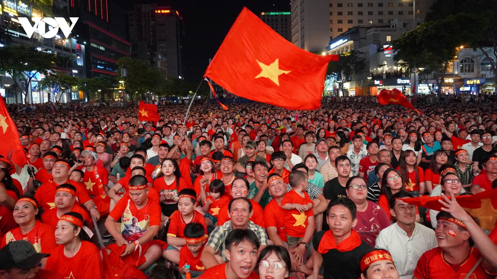TP.HCM hạn chế lưu thông đường Nguyễn Huệ để phục vụ xem bóng đá