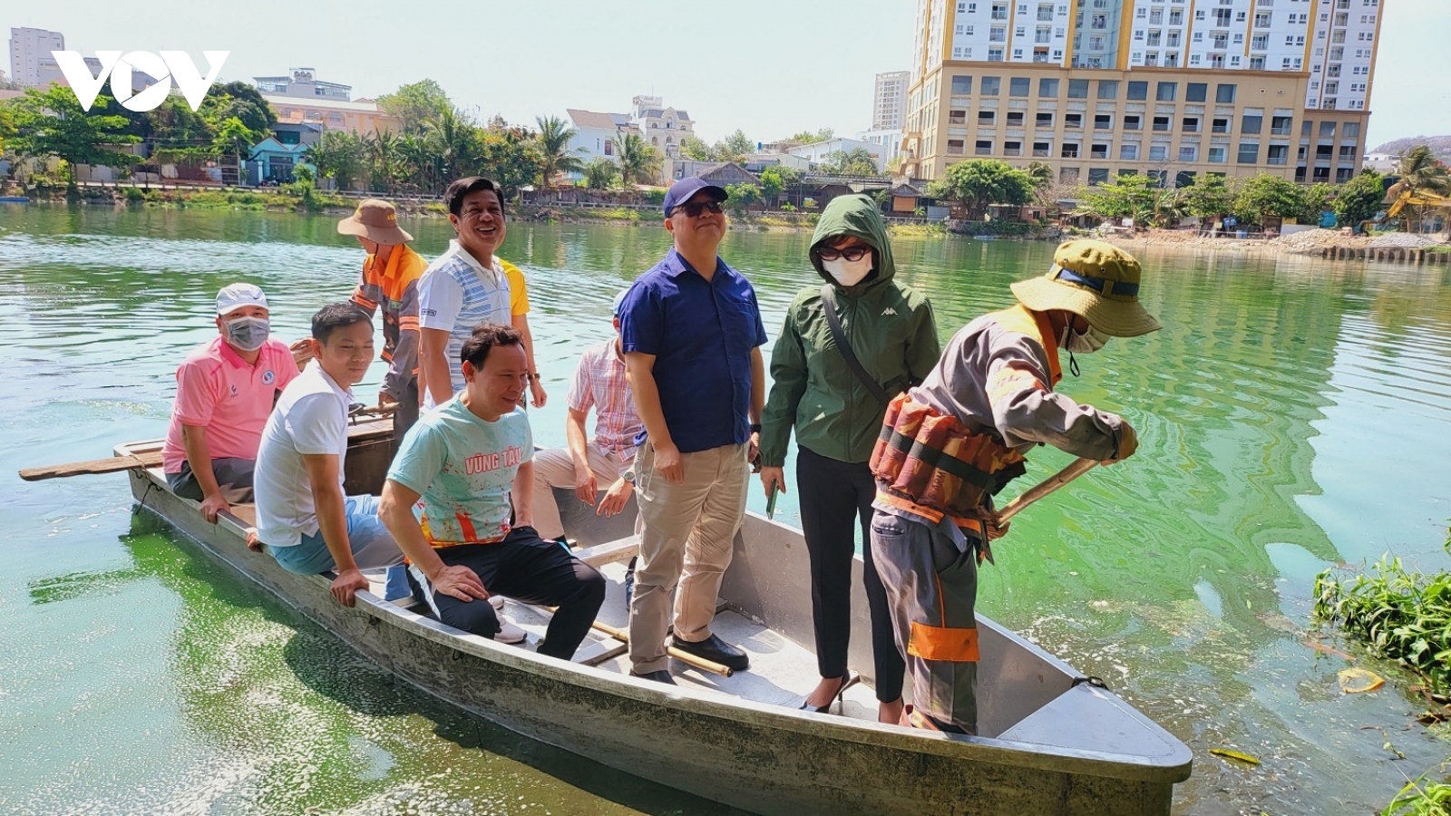TP Vũng Tàu kiểm tra ô nhiễm hồ nước giữa thành phố