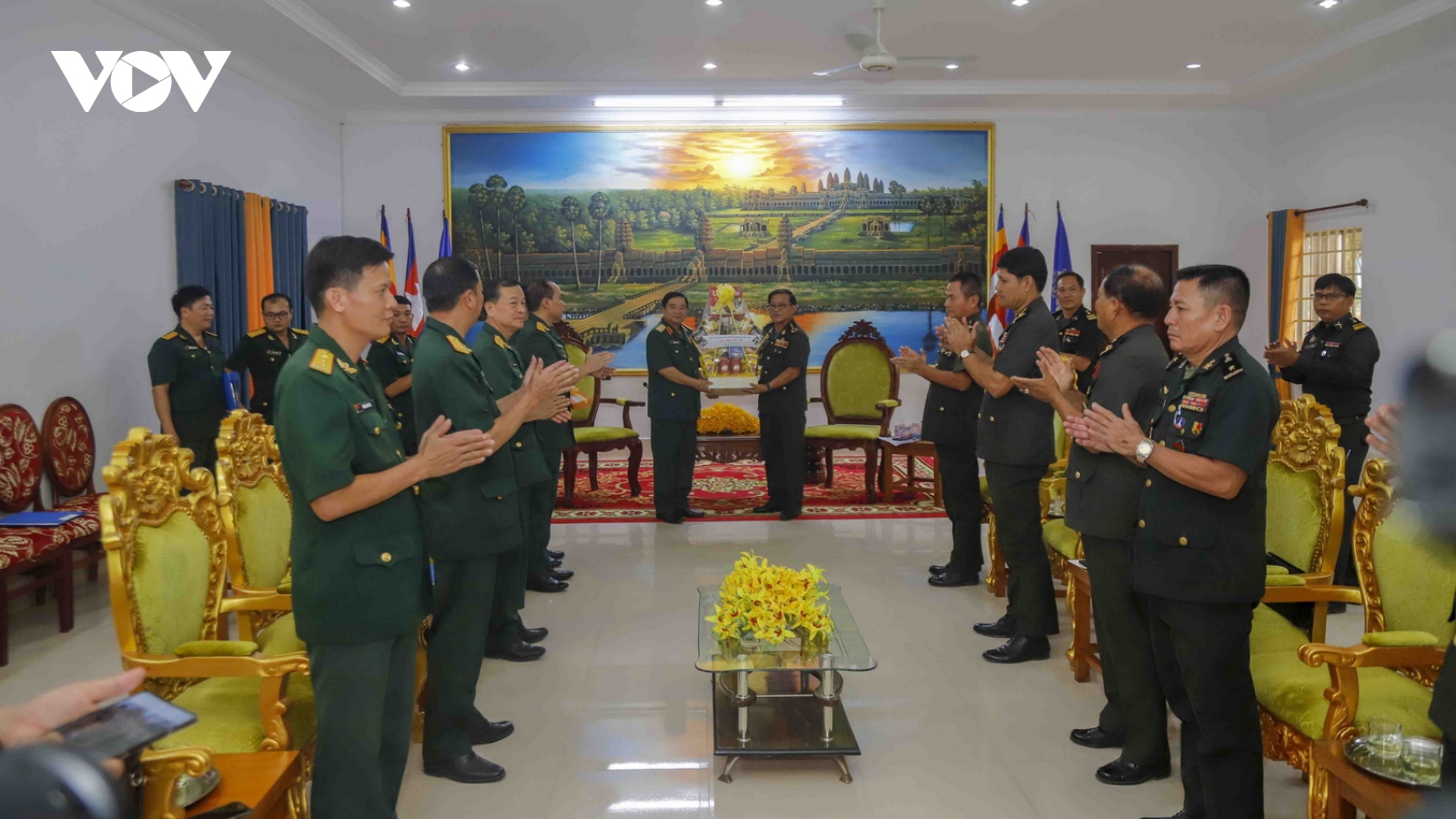 Quân khu 5 thăm chúc Tết cổ truyền Chol Chnam Thmay tại Campuchia
