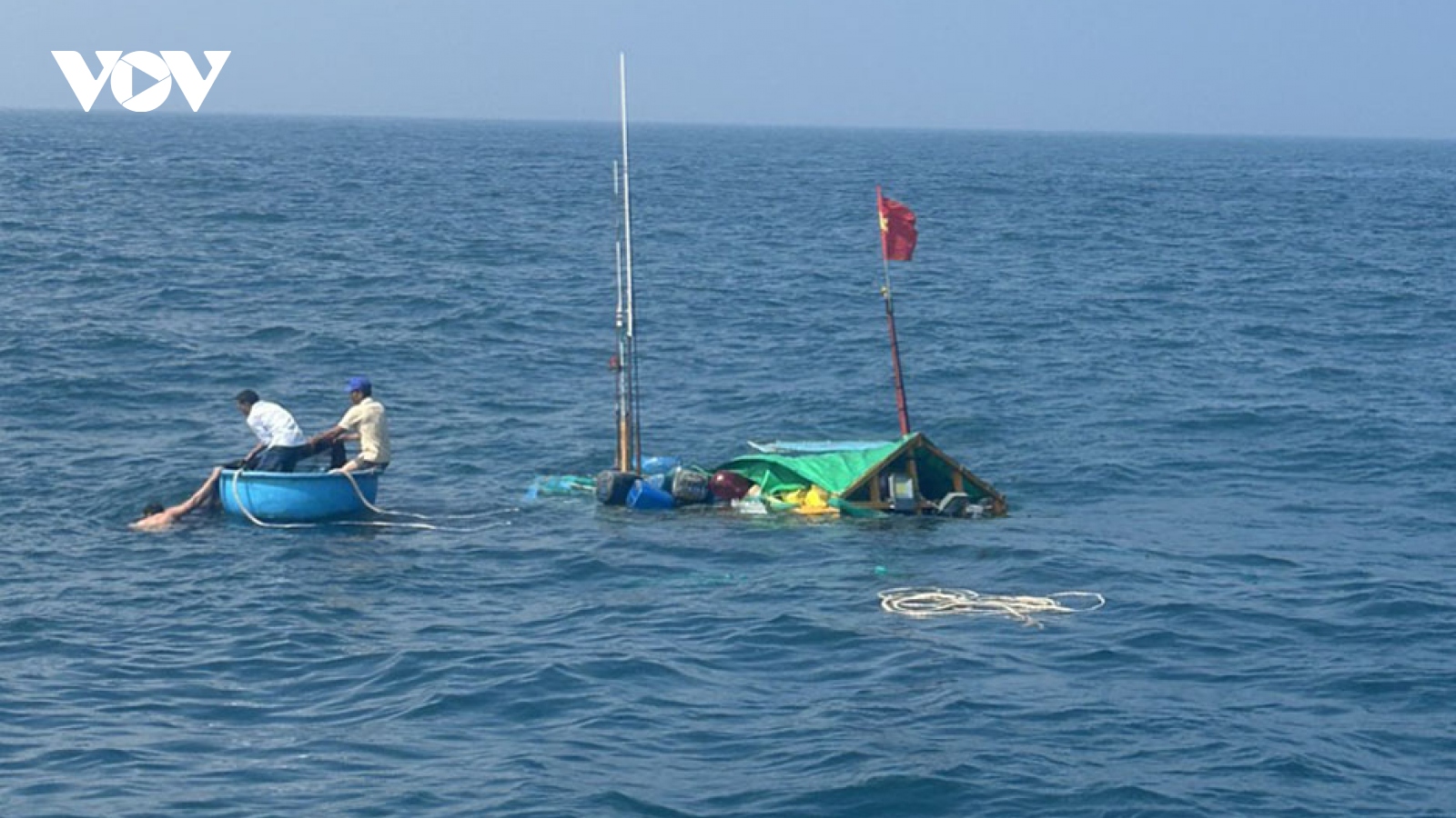 Tìm thấy thi thể ngư dân mất tích trong vụ tàu hàng đâm chìm tàu cá ở Quảng Ngãi