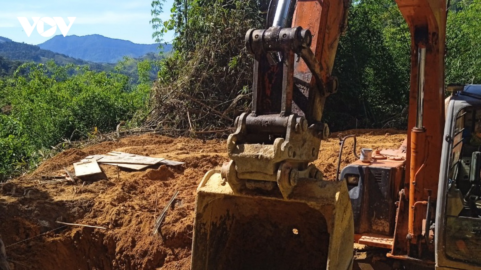 Quảng Nam: Khởi tố vụ án phá rừng thực hiện dự án đường dây 110kV