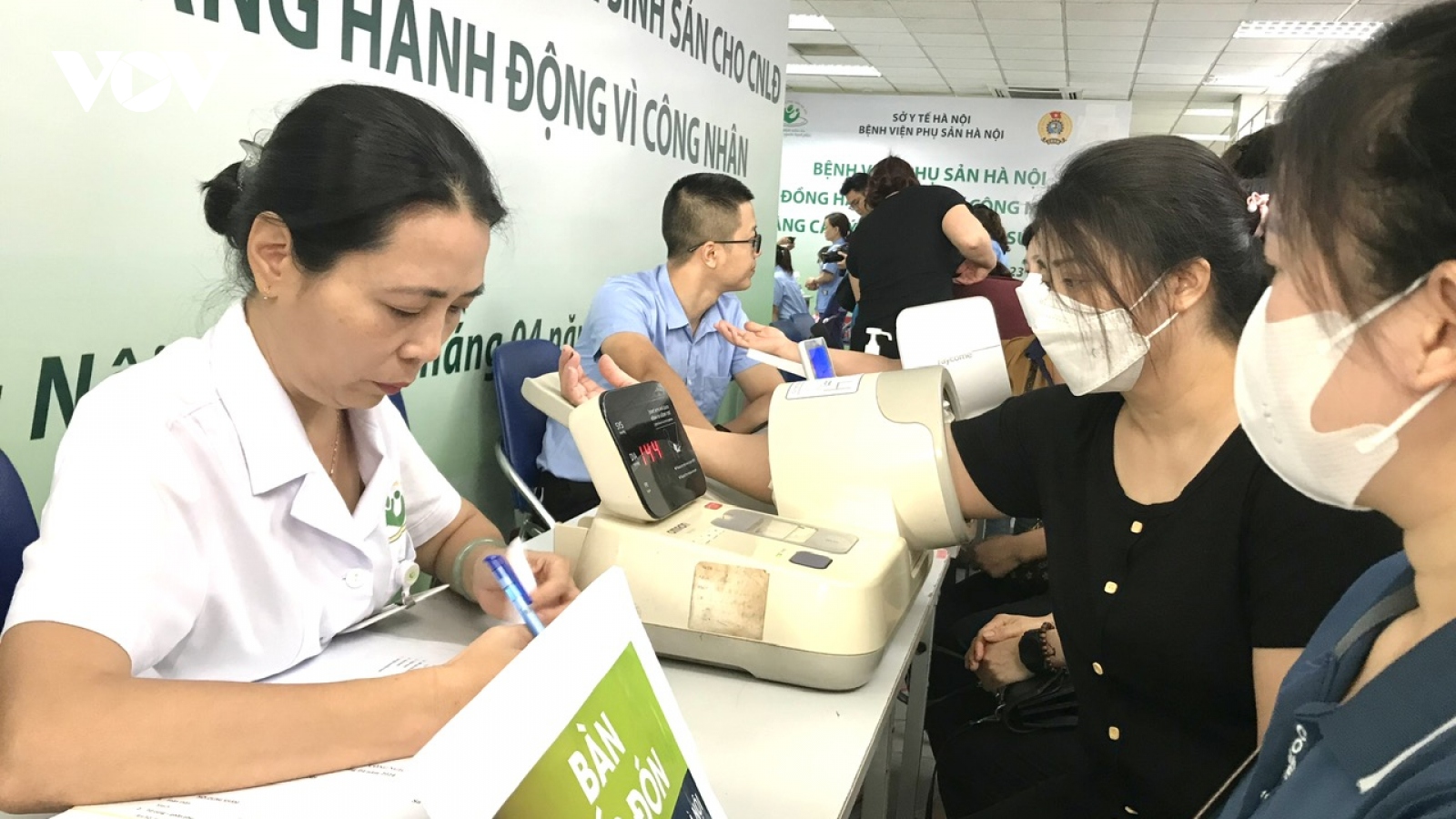 Khám sức khỏe, tầm soát ung thư miễn phí cho 600 nữ công nhân ở Hà Nội