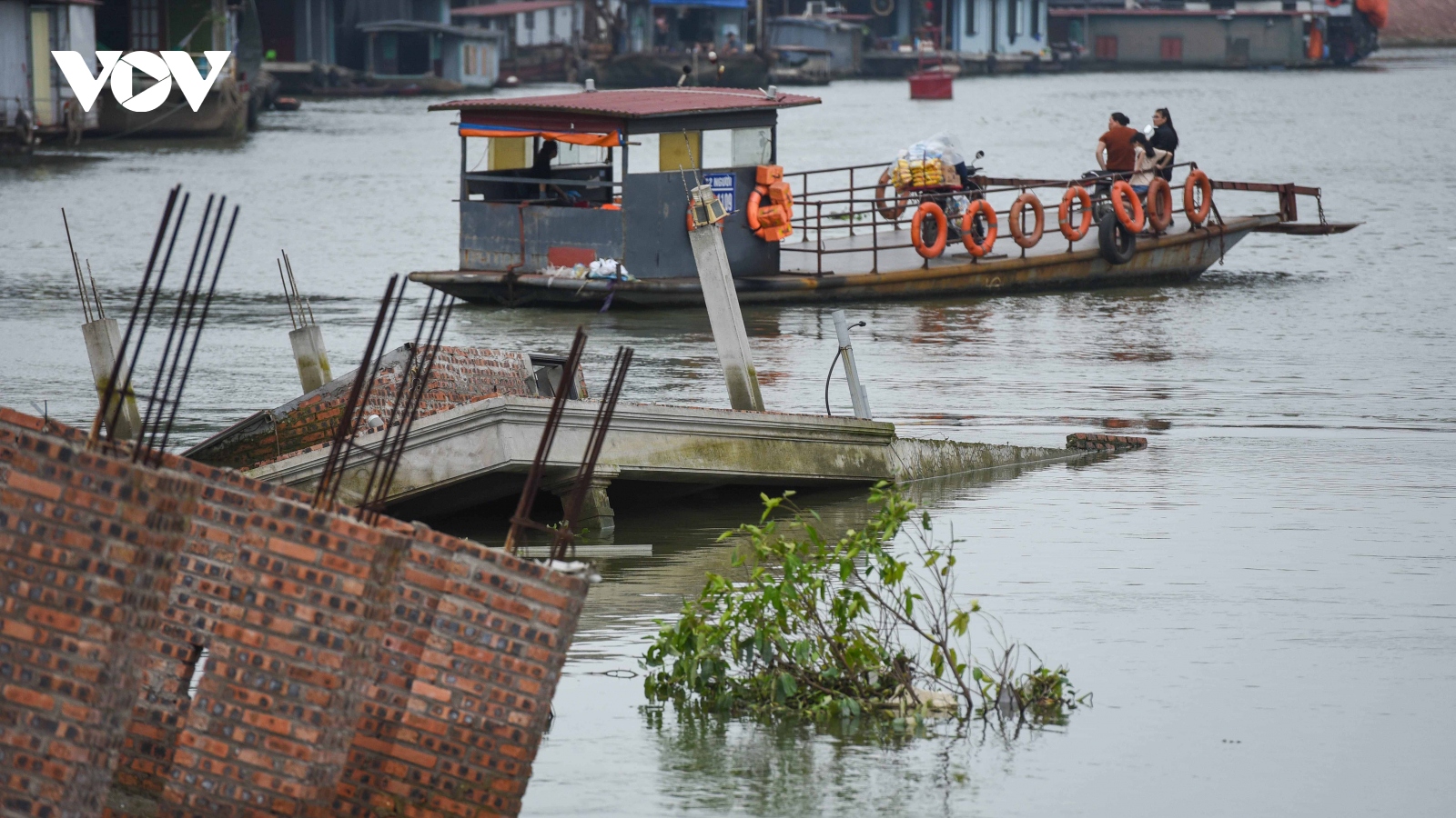 Sụt lún ở sông Cầu, Bắc Ninh quyết định tháo dỡ 10 ngôi nhà