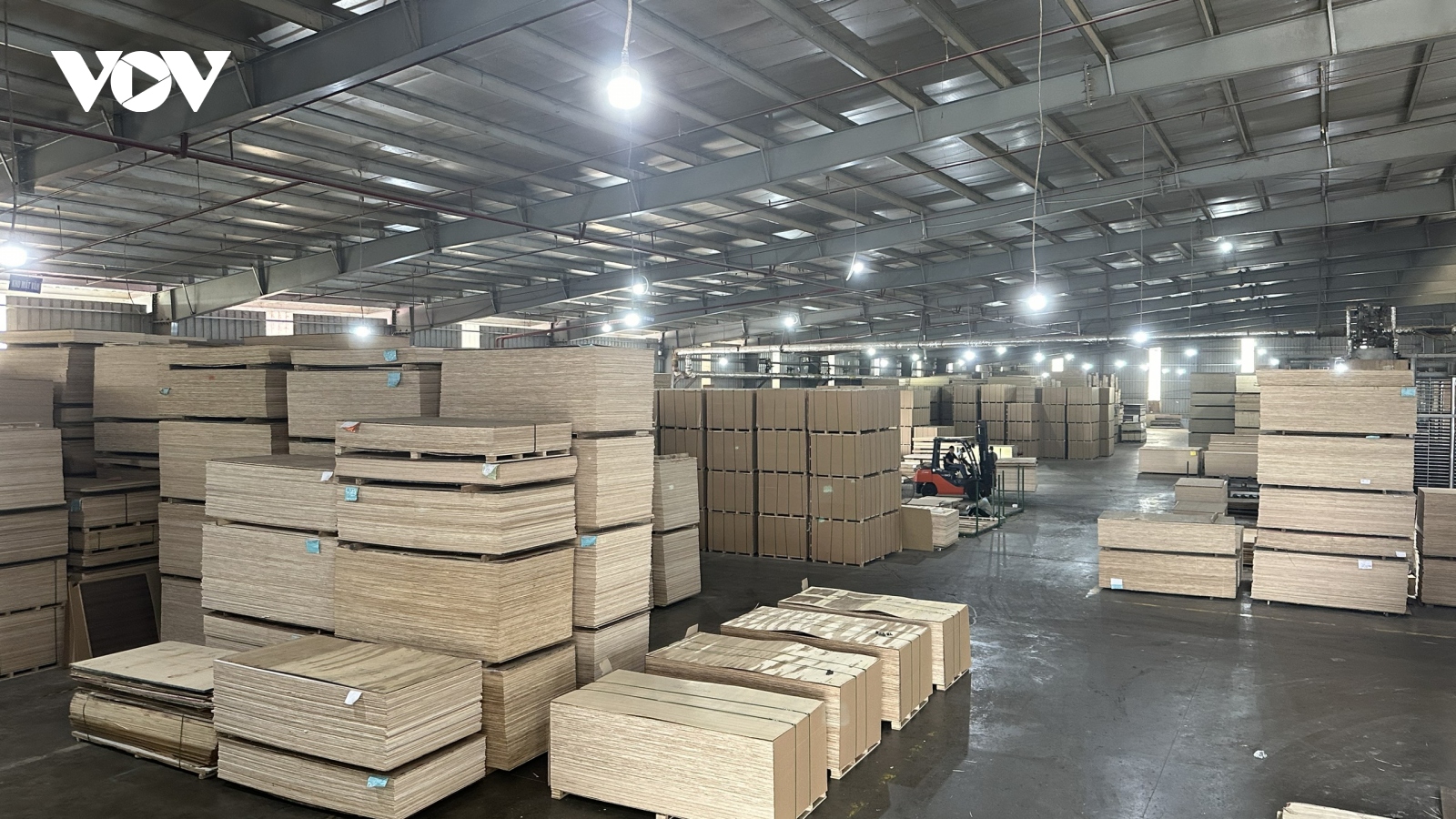 Hàng loạt doanh nghiệp xuất khẩu gỗ dán nguy cơ đóng cửa