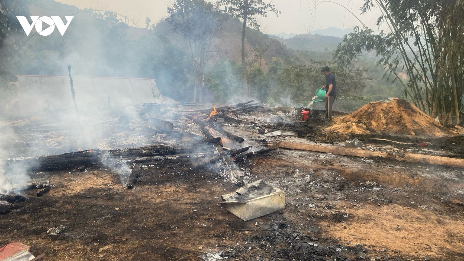 Hỏa hoạn thiêu rụi 3 căn nhà của người dân ở huyện Mường Nhé, Điện Biên