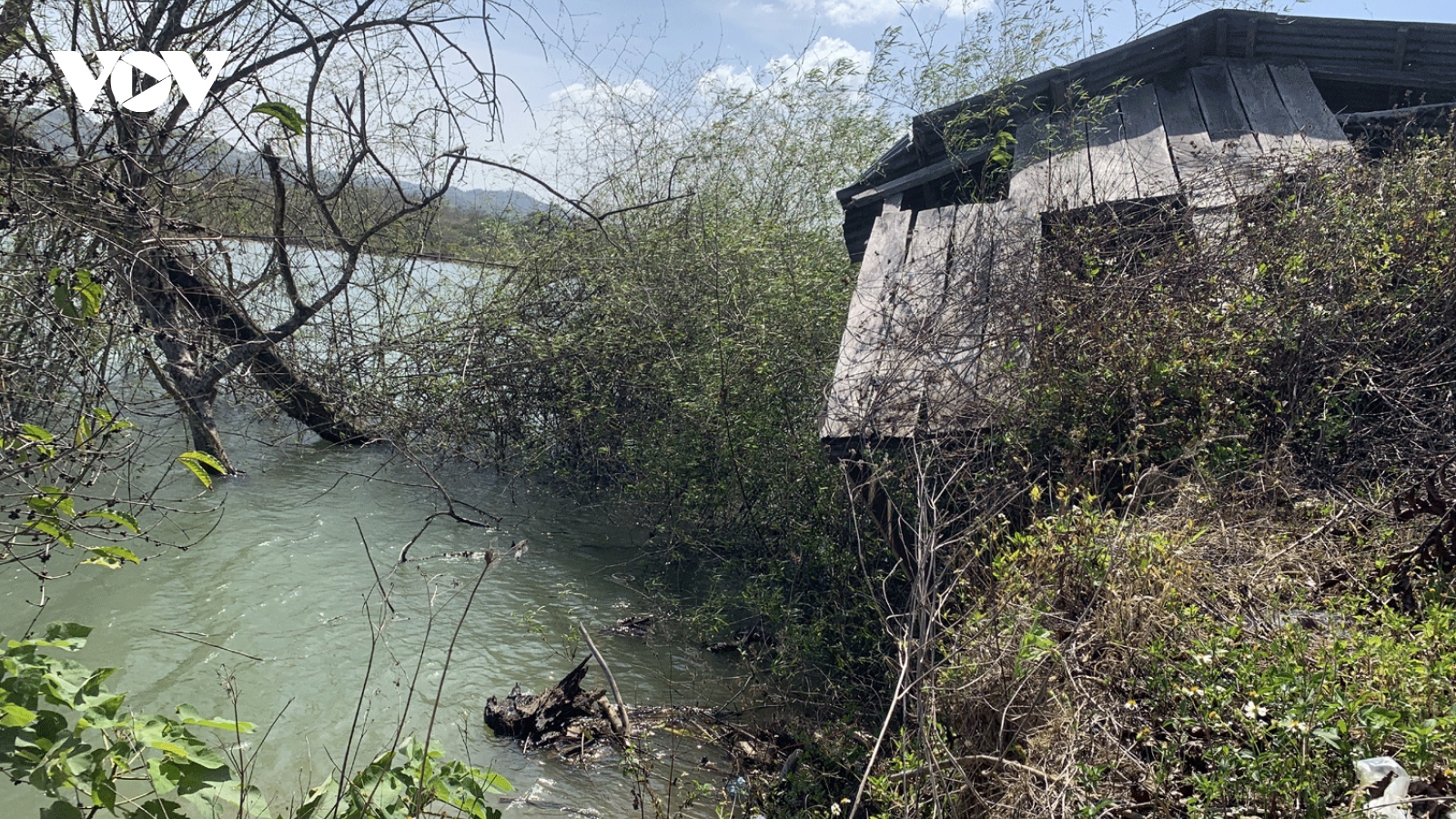 Sông Krông Nô sạt lở nghiêm trọng: Bộ TN&MT cử đoàn vào khảo sát