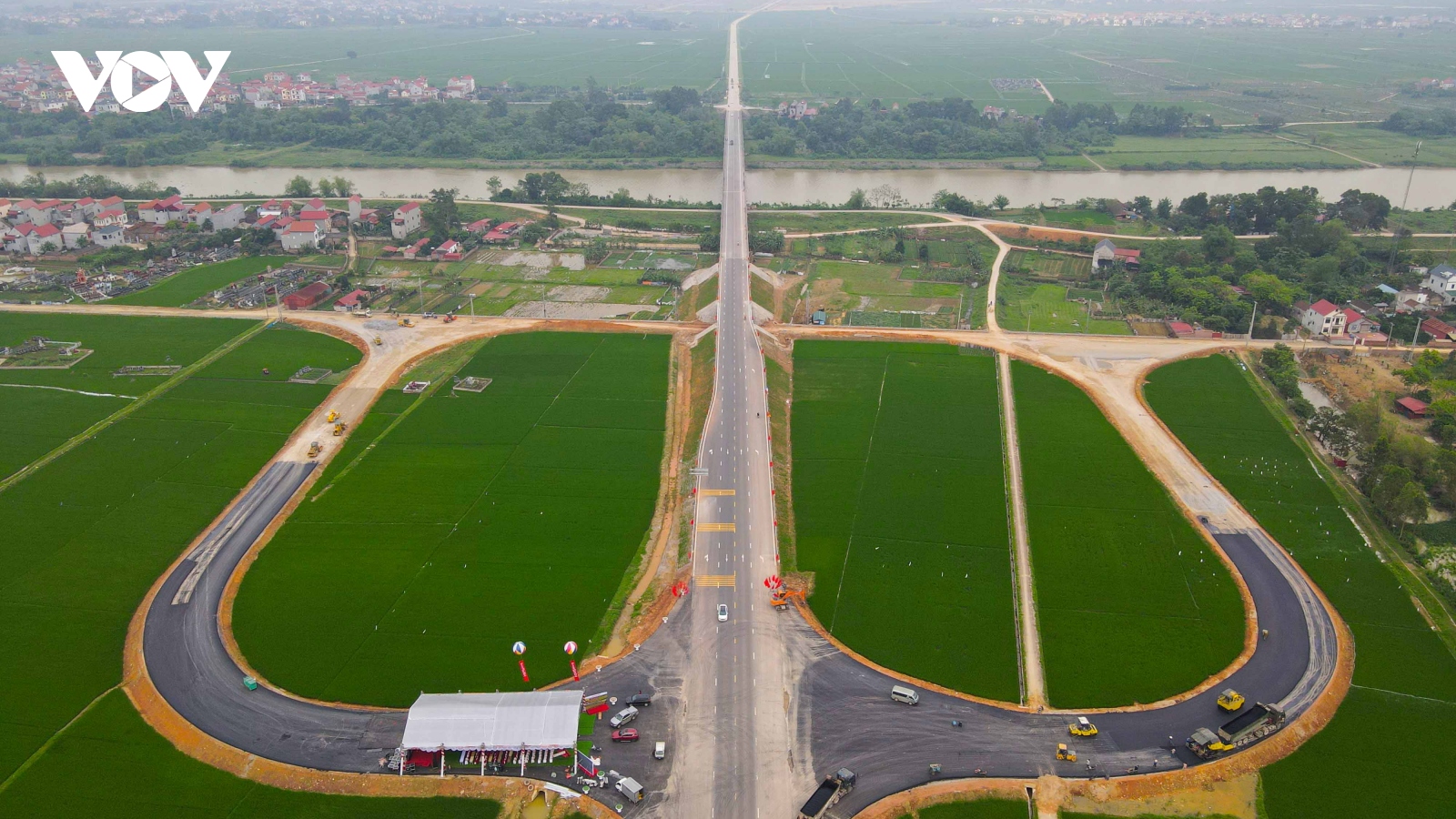 Cận cảnh cây cầu cụt trăm tỷ nối Hà Nội - Bắc Giang sắp thông xe