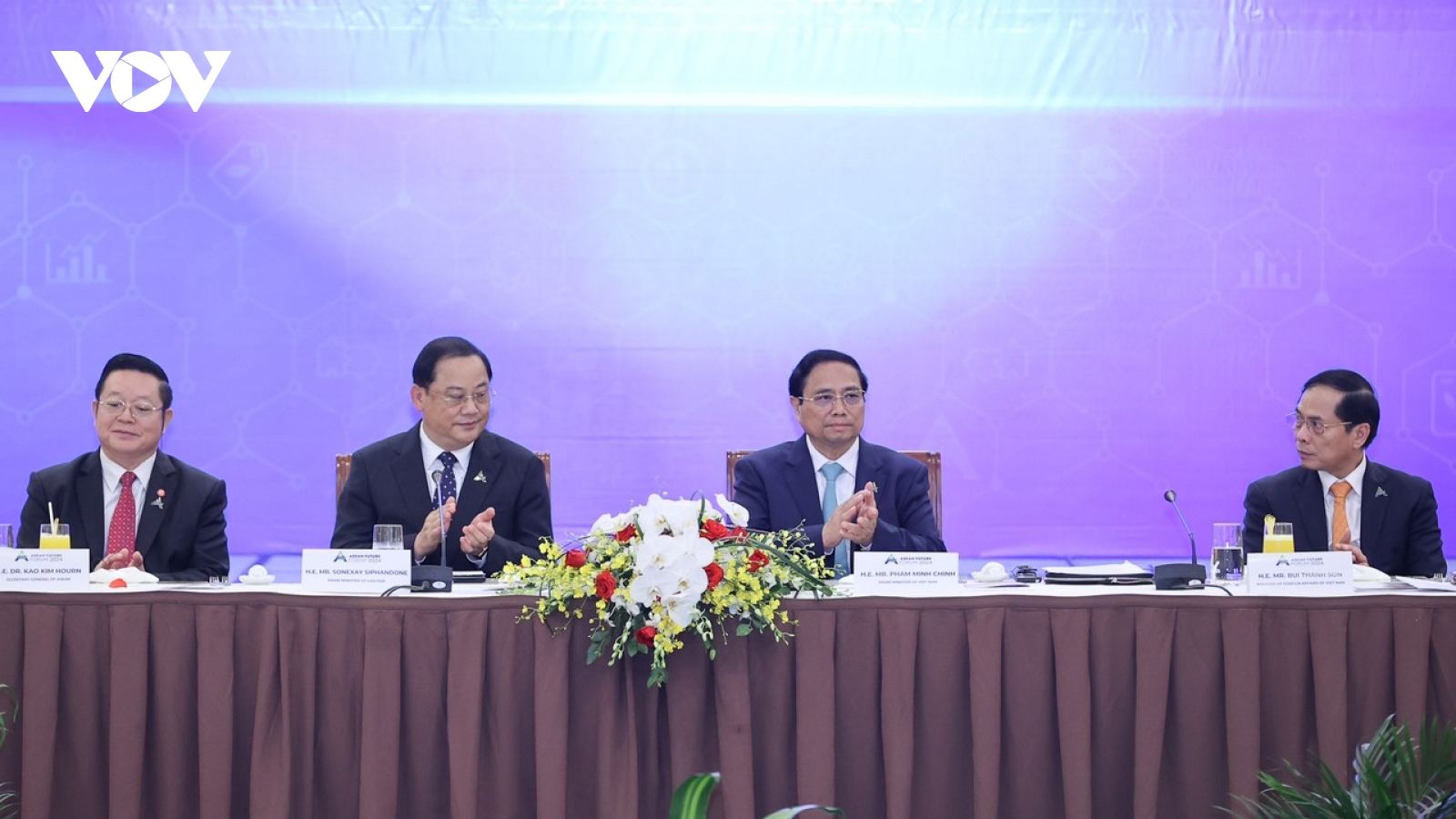 Thủ tướng Việt Nam và Lào chủ trì tọa đàm với doanh nghiệp ASEAN và các đối tác