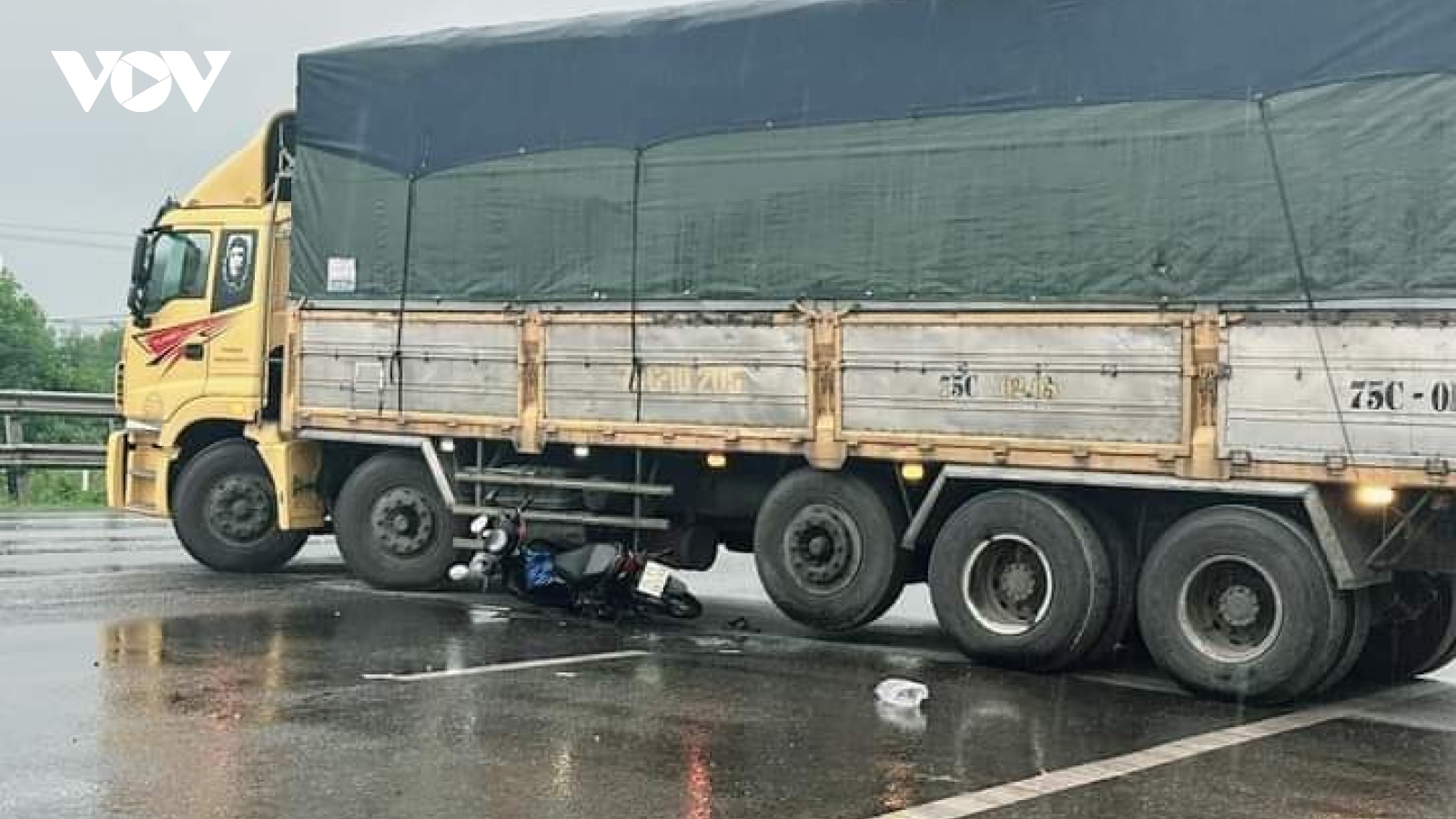 Để hạn chế tai nạn cần đưa xe trọng tải lớn trở lại cao tốc Cam Lộ-La Sơn
