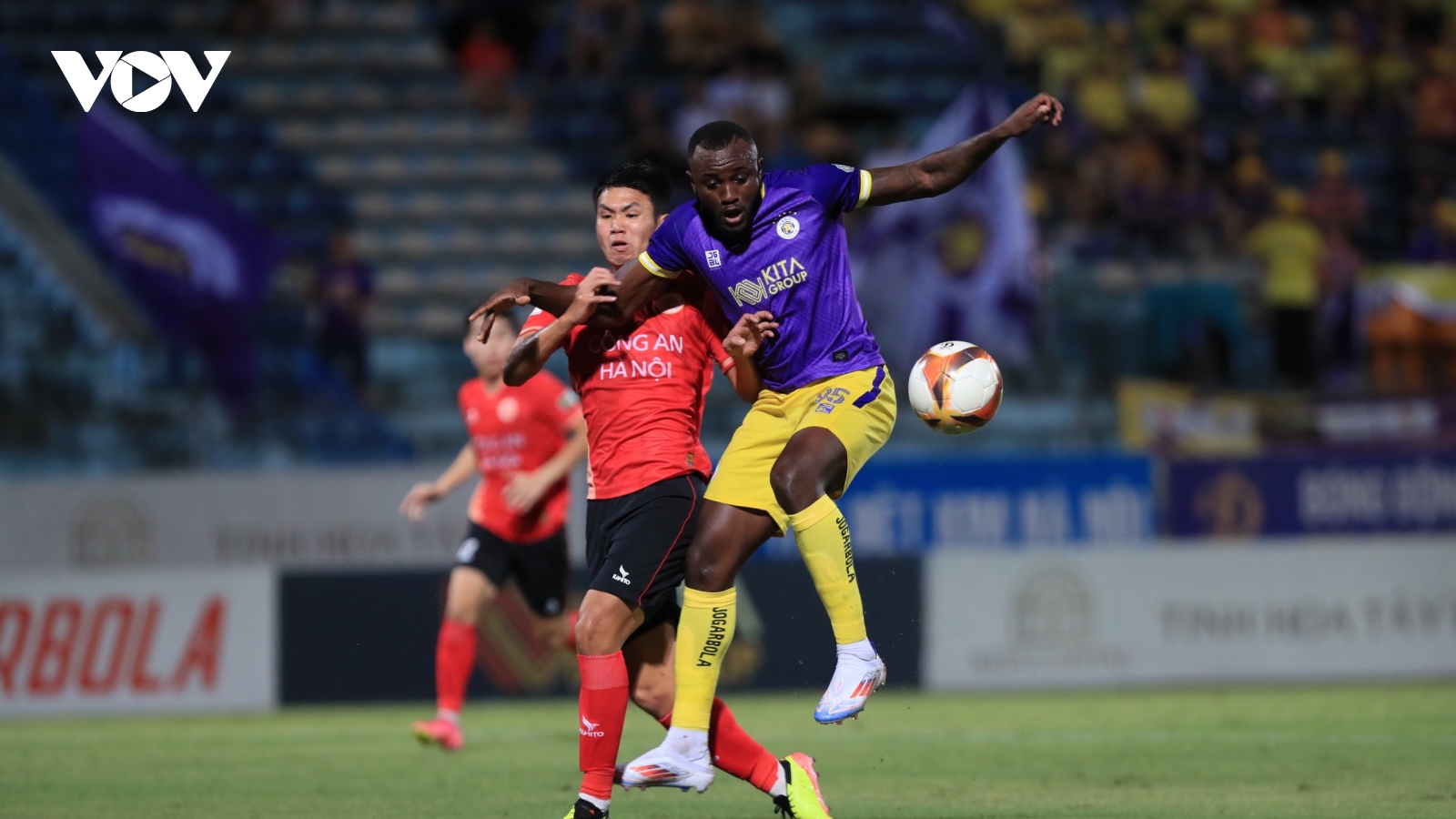 Trực tiếp Hà Nội FC 1 - 0 CAHN: Văn Quyết mở tỷ số