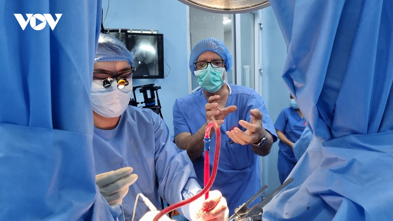 Bác sĩ Việt Nam phẫu thuật thị phạm trước các chuyên gia niệu khoa thế giới