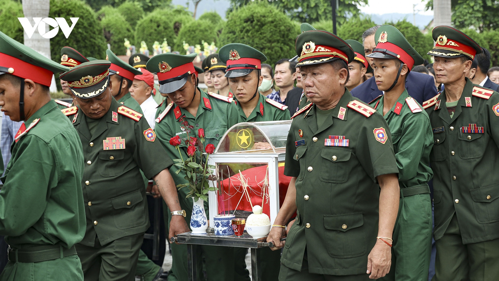 Truy điệu, an táng 12 hài cốt liệt sĩ quân tình nguyện hy sinh ở Lào