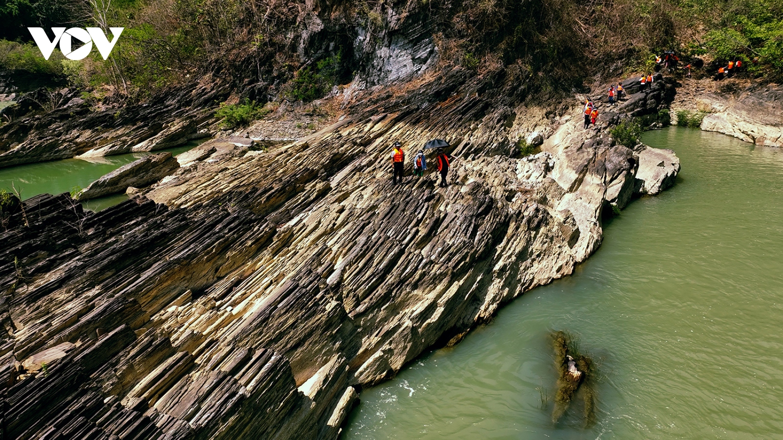 Say tình đá nước ở lõi công viên địa chất toàn cầu Đắk Nông