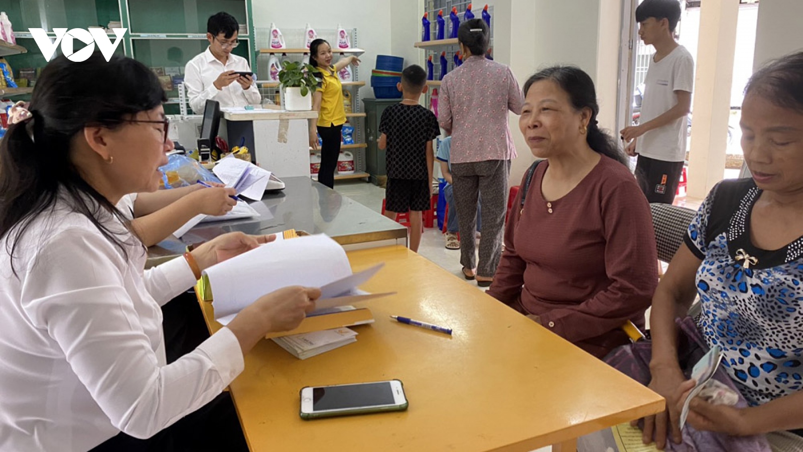 Lai Châu giúp người về hưu thấy nhận lương qua tài khoản vừa tiện vừa lợi
