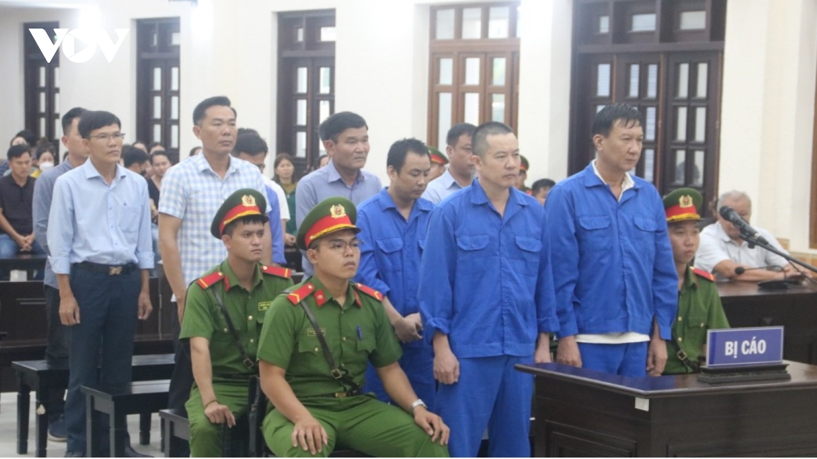 Hàng loạt cựu cán bộ thuộc Cục Quản lý thị trường Bình Thuận lĩnh án phạt