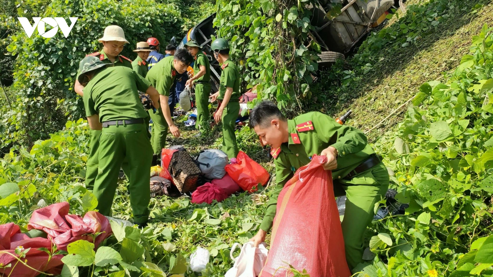 Vụ xe khách lật trên đèo Cùi Chỏ ở Đắk Nông: Tài xế thiếu chú ý quan sát