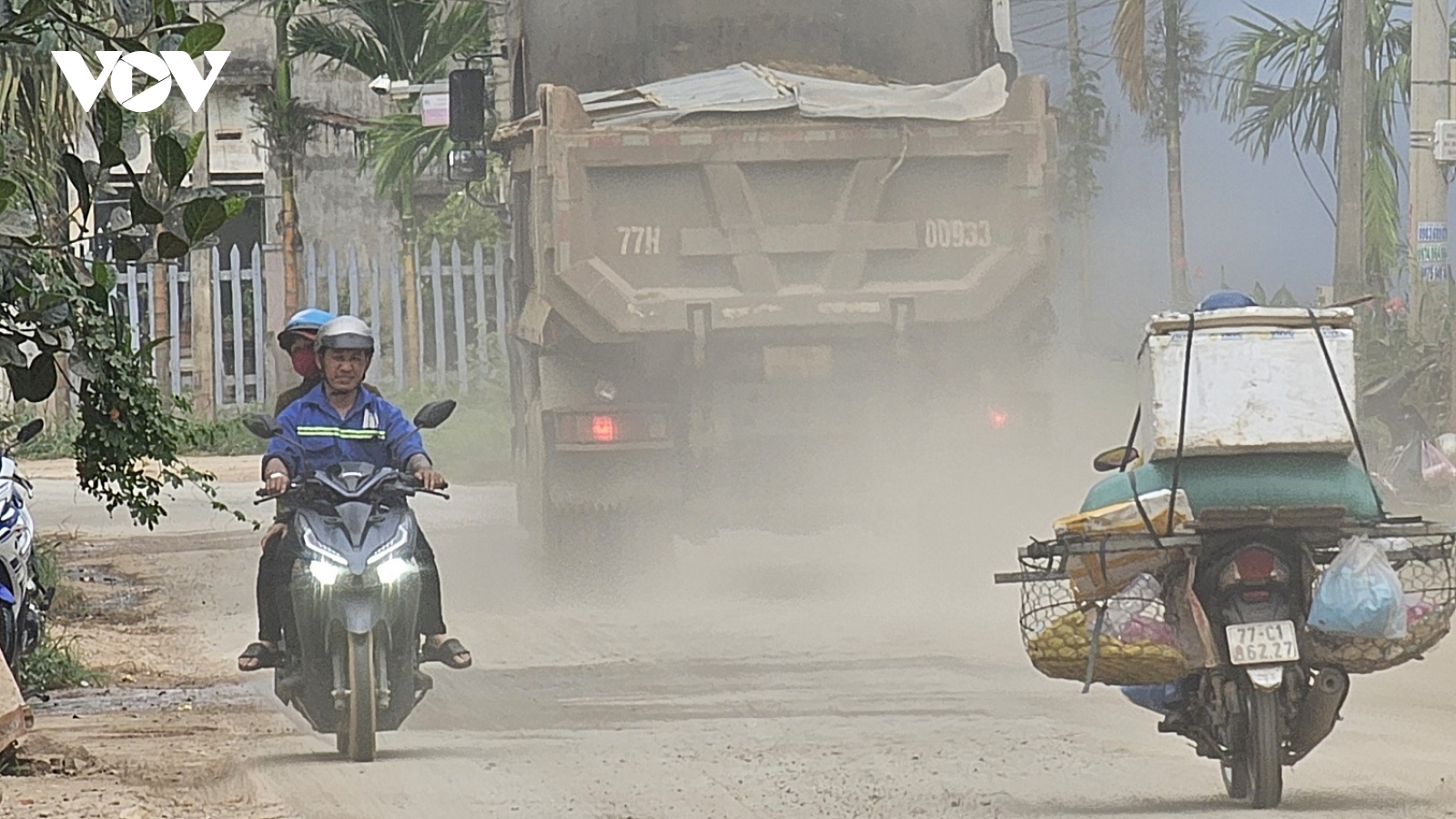 Ngán ngẩm mặt đường Tỉnh lộ 629 đầy ổ voi, ổ gà ở Bình Định