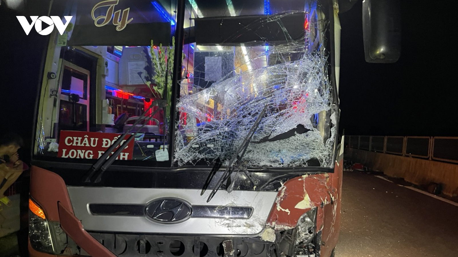 Tài xế thiếu quan sát gây tai nạn làm 3 người tử vong trên cao tốc ở Tiền Giang