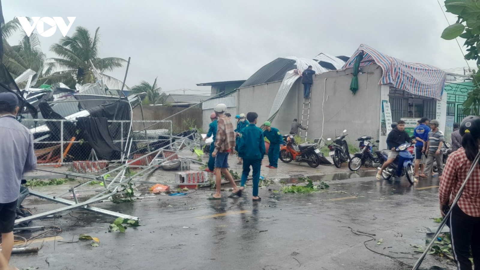 Cơ bản khắc phục hiện trường sau cơn lốc xoáy ở Tiền Giang, Bến Tre