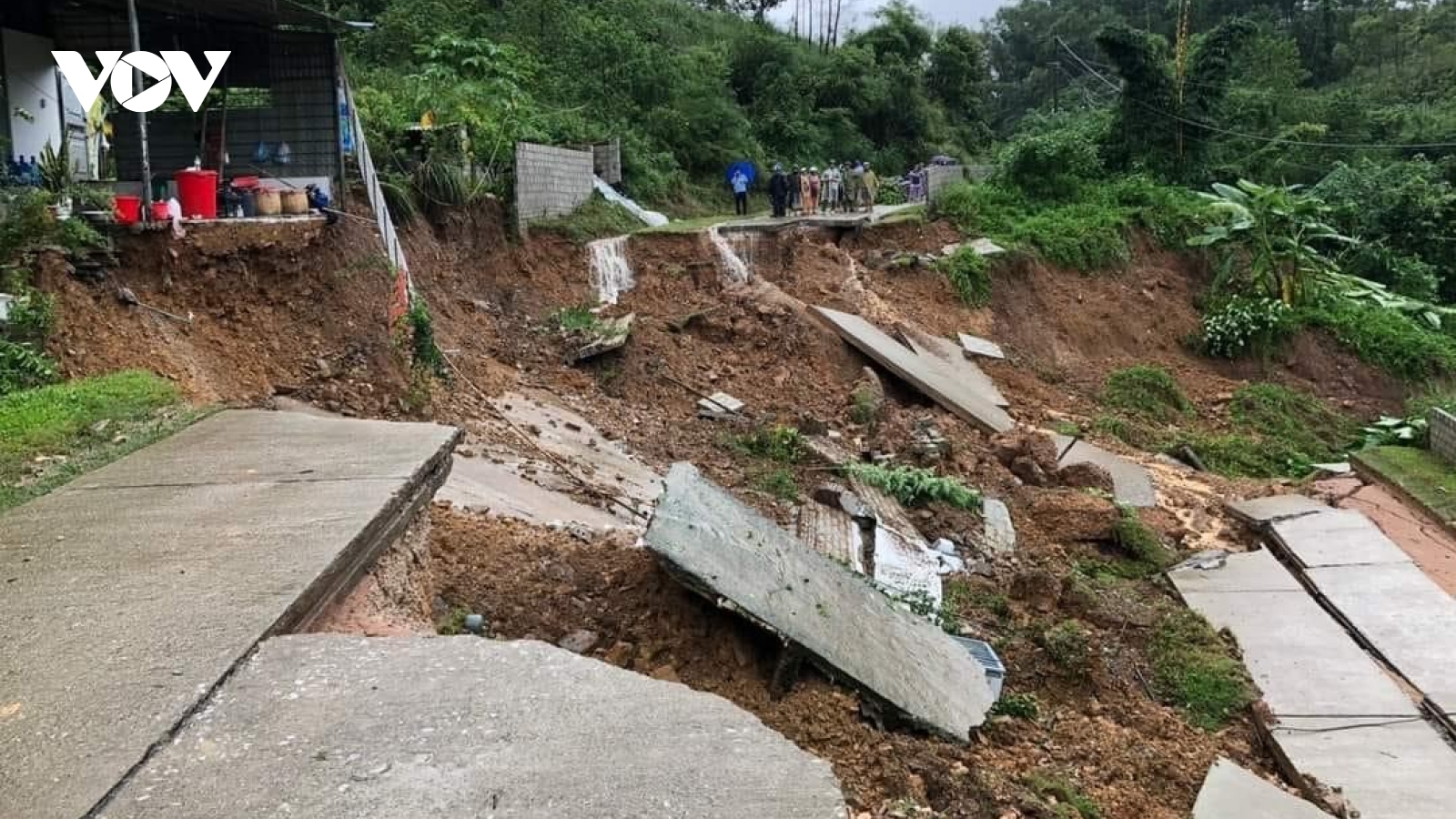 Mưa lớn kéo dài, nhiều nơi ở Lạng Sơn bị ngập sâu, sạt lở