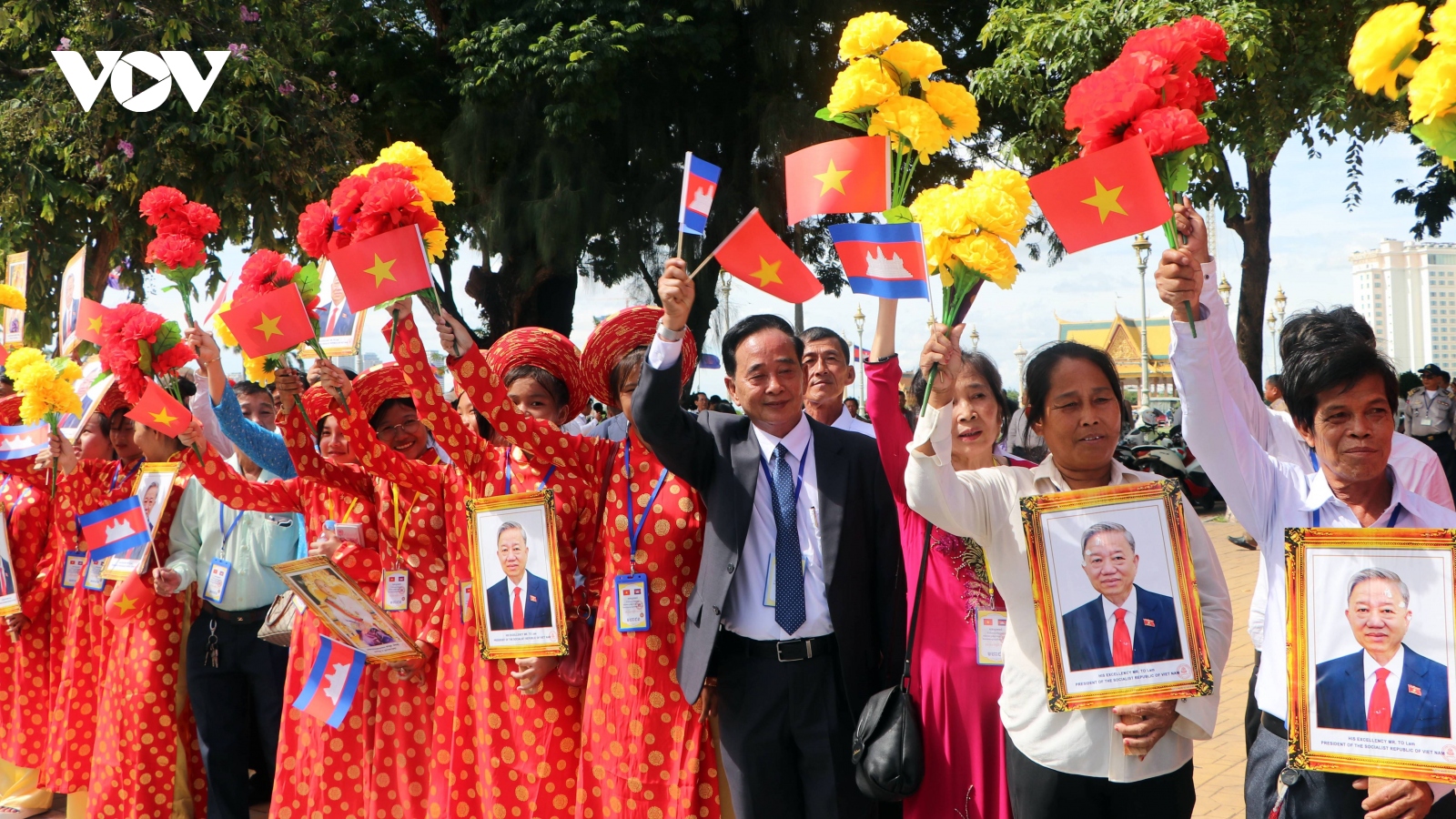 Người dân Campuchia nồng nhiệt đón chào Chủ tịch nước Tô Lâm