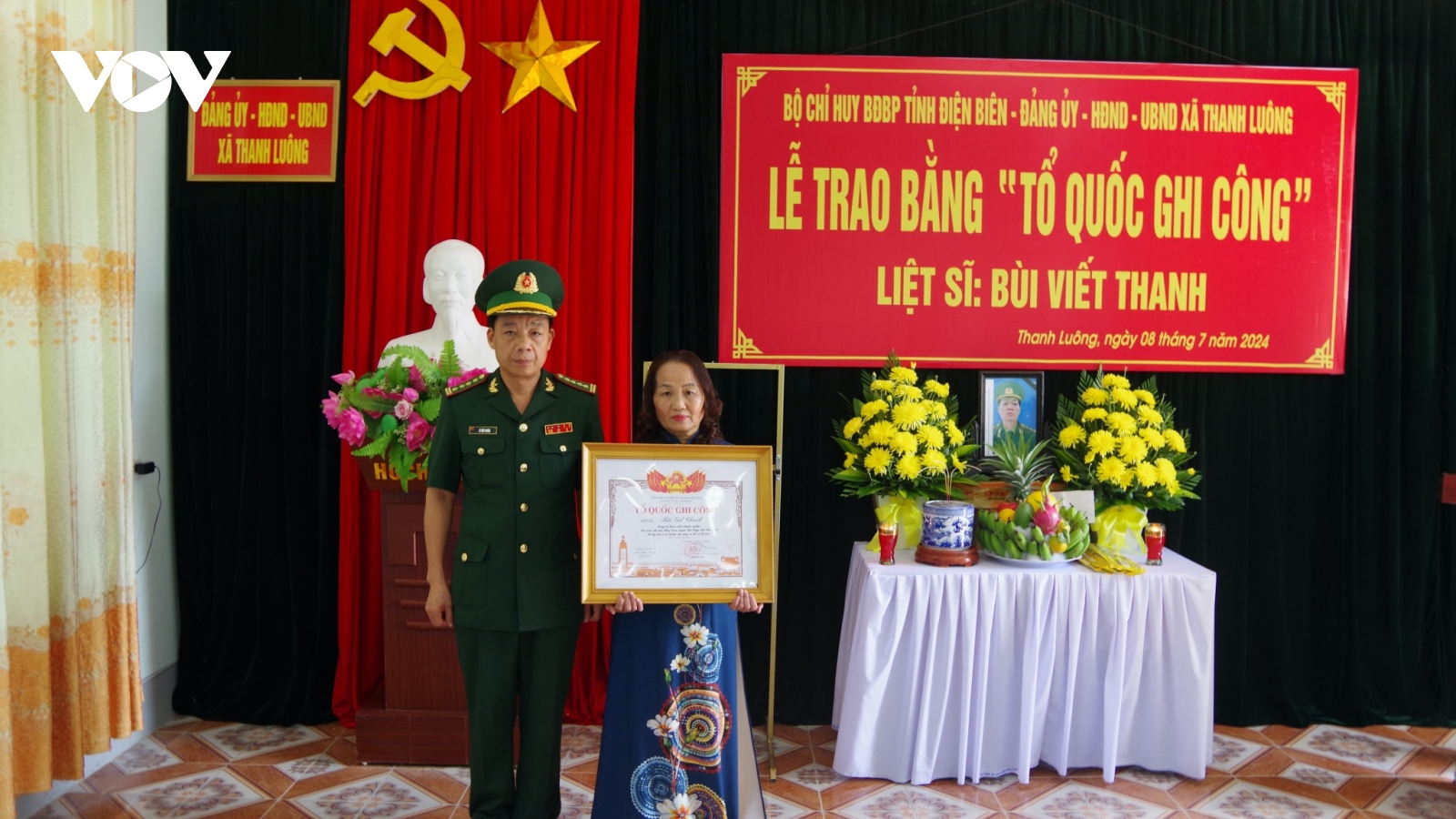 Trao Bằng "Tổ quốc ghi công" cho gia đình liệt sĩ Bùi Viết Thanh ở Điện Biên