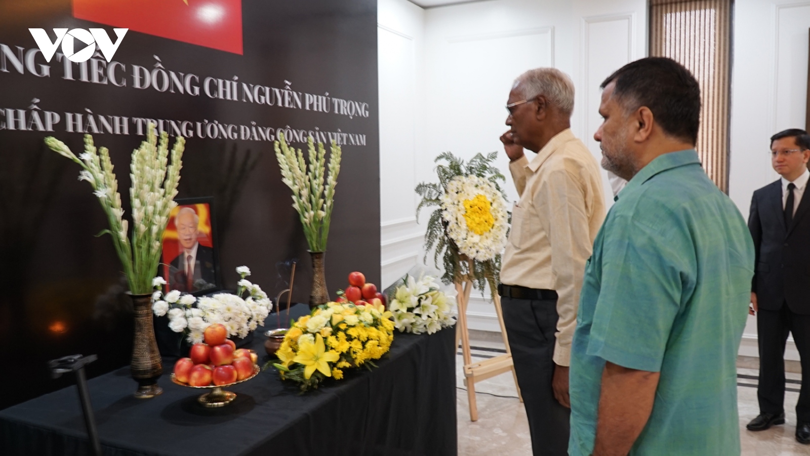 Bạn bè Ấn Độ và quốc tế tới viếng Tổng Bí thư Nguyễn Phú Trọng tại New Delhi, Ấn Độ