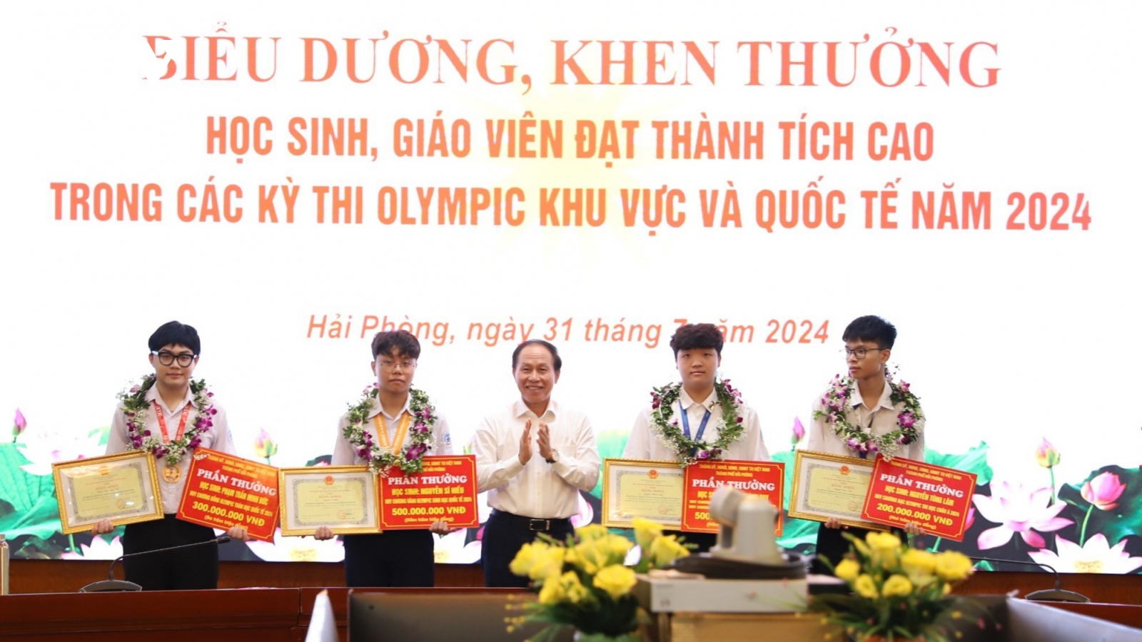 Hải Phòng chi hơn 2,7 tỷ đồng khen thưởng học sinh đoạt giải quốc tế