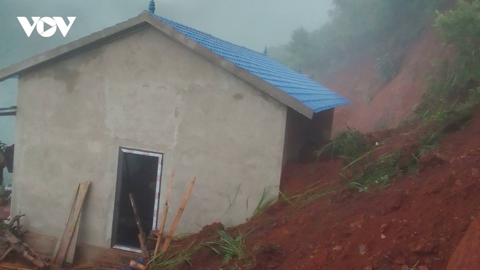 Sạt lở đất tại Tạ Khoa (Sơn La) khiến 3 người trong một gia đình thương vong