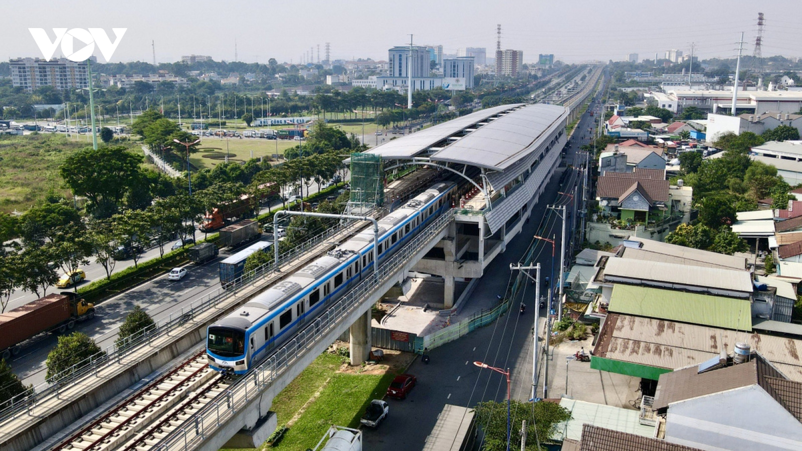 Lần đầu tiên lái tàu Việt Nam trực tiếp vận hành metro 1