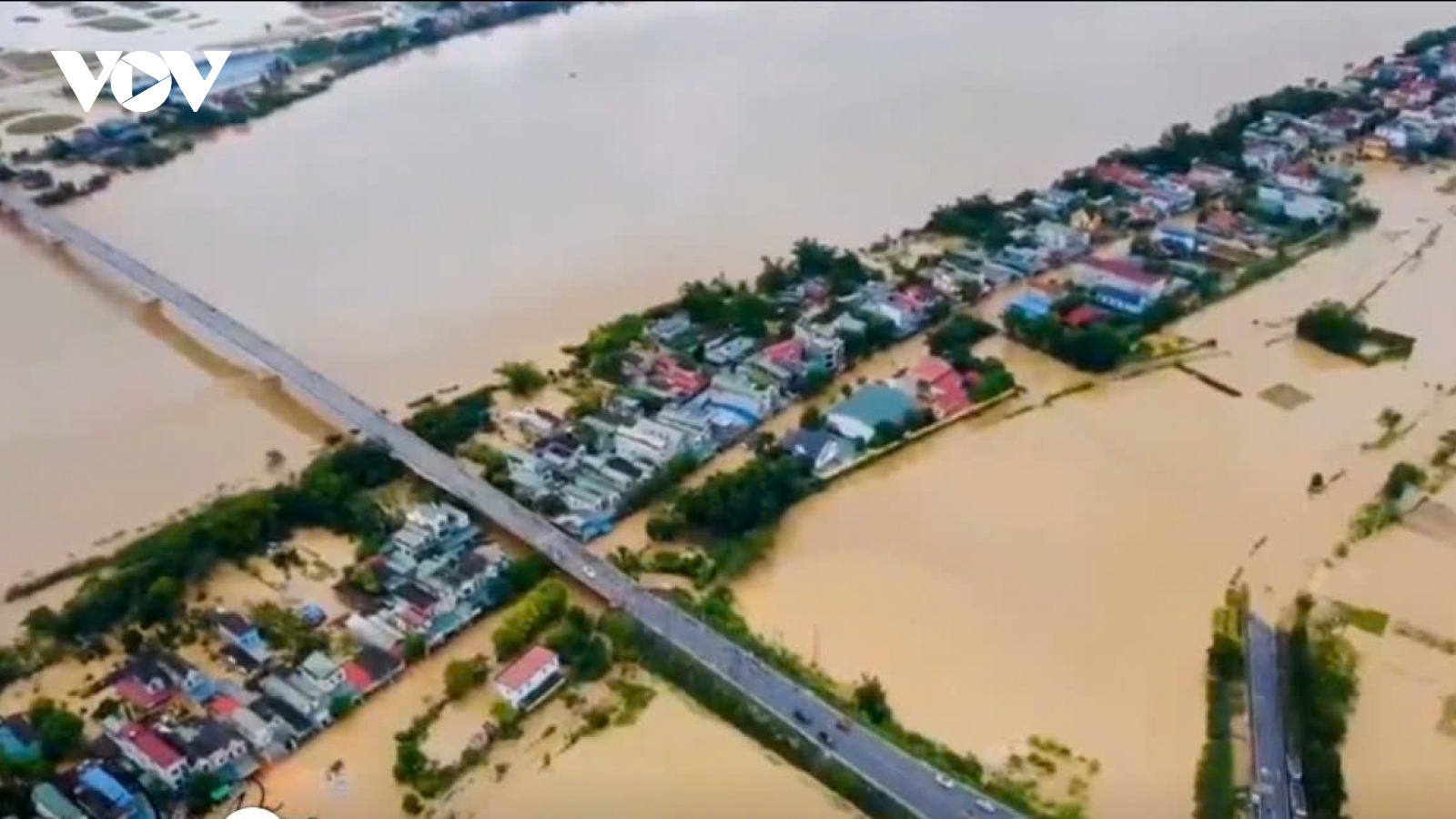 Nước lũ ở huyện Hạ Hòa, Phú Thọ lên cao, 1 xã bị cô lập