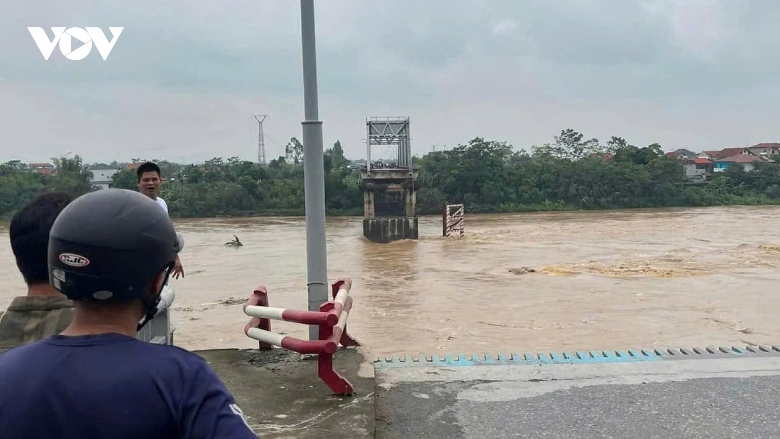 Bộ Xây dựng đề nghị giám định nguyên nhân sự cố sập cầu Phong Châu