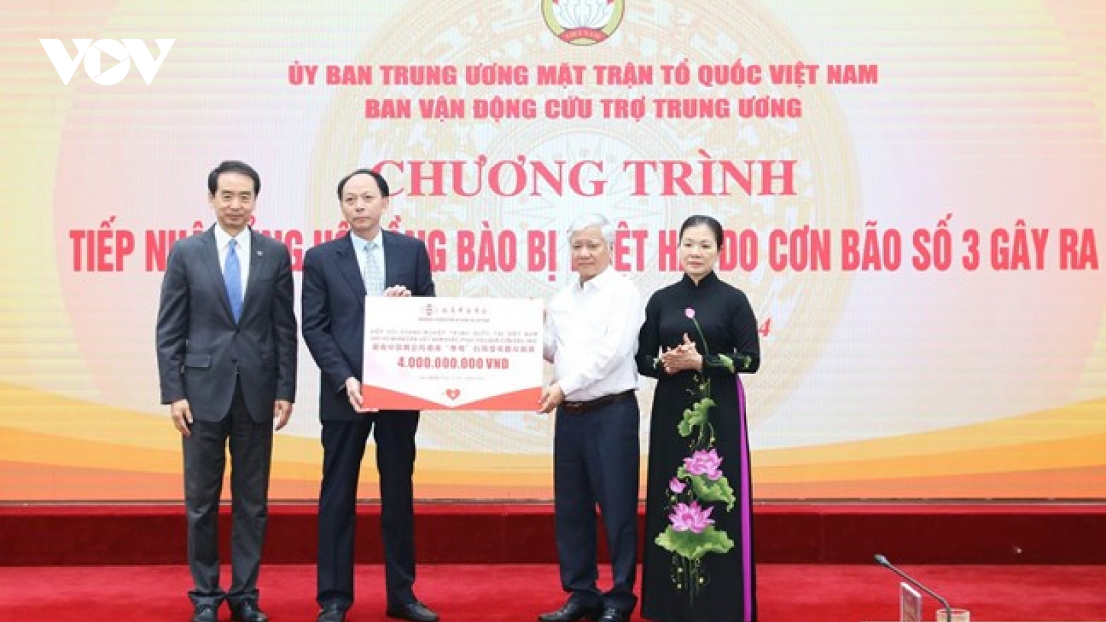 Số tiền ủng hộ đồng bào bị bão lũ sau 10 ngày phát động lên tới 1.628 tỷ đồng