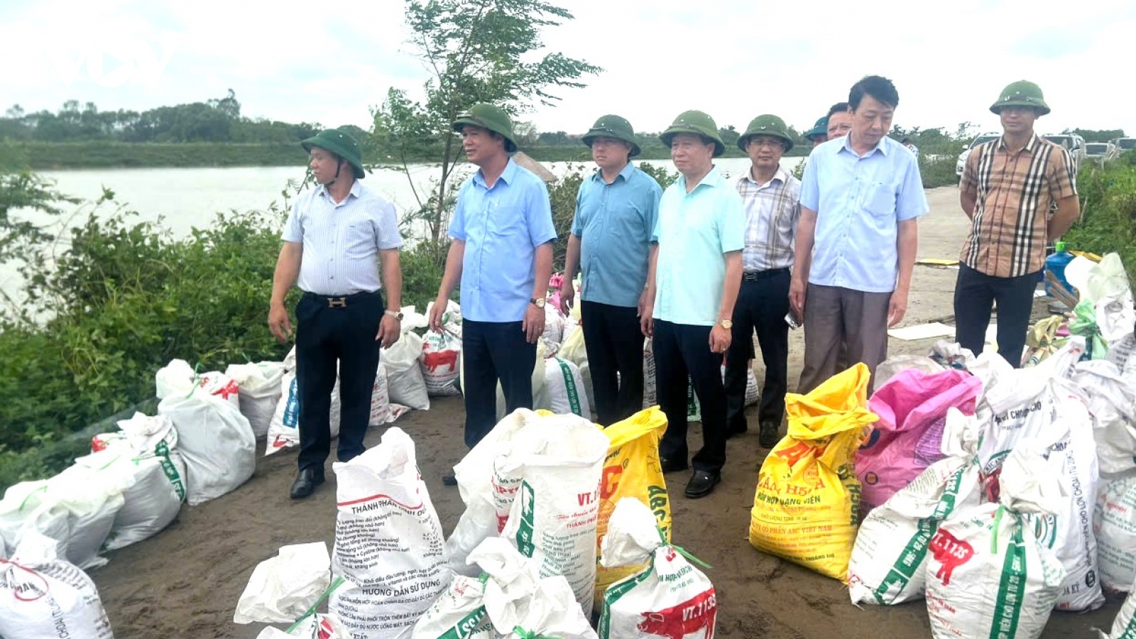 Lũ sông Cầu lên nhanh, Bắc Ninh tăng cường tuần tra canh gác đê