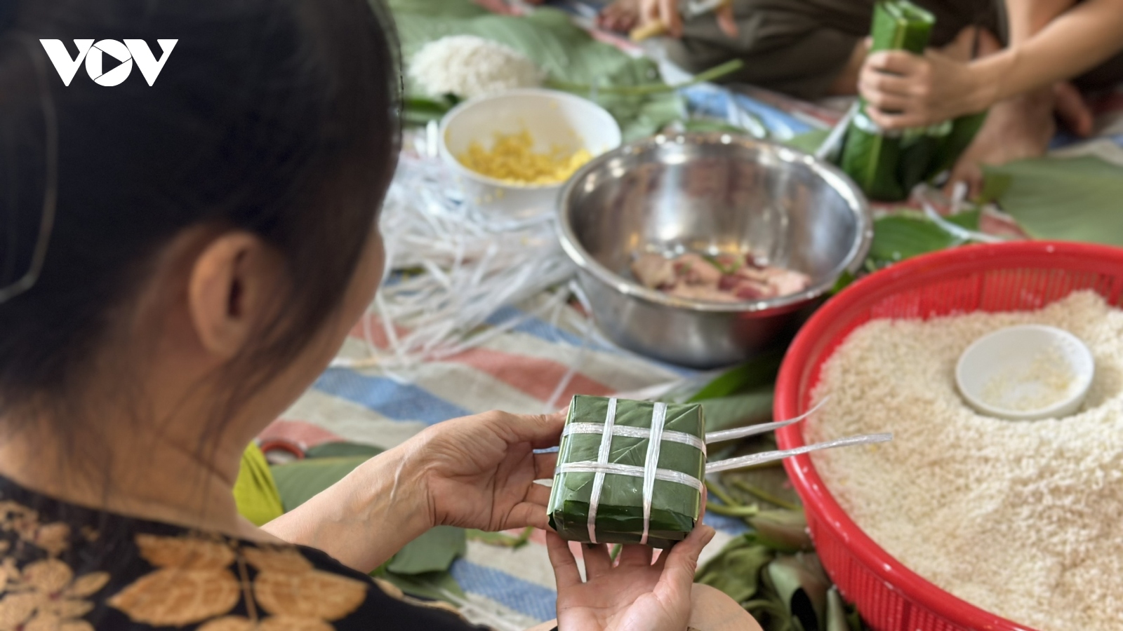 Người dân Sơn La “gói” yêu thương gửi về vùng lũ