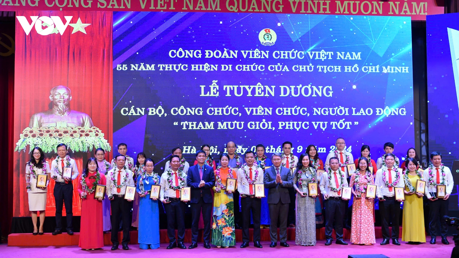 Tuyên dương 150 cán bộ, công chức “Tham mưu giỏi, phục vụ tốt”