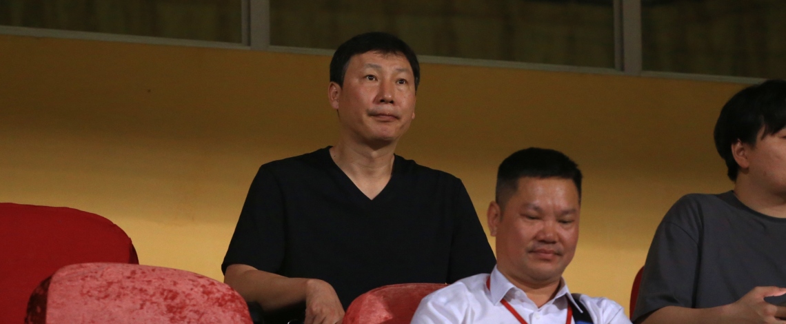 HLV Kim Sang Sik ''nhắm'' cầu thủ đặc biệt cho ĐT Việt Nam sau trận đấu V-League