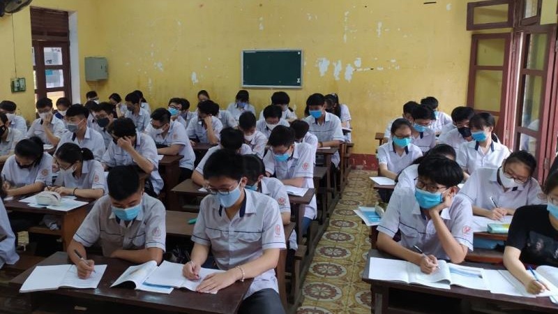 Sáng nay, gần 300.000 học sinh Thanh Hóa đi học lại sau khi nghỉ Covid-19