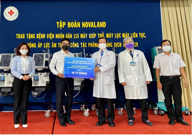 Novaland trao tặng thiết bị y tế tại Bệnh viện Nhân dân 115
