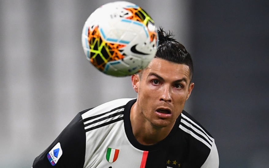 Ronaldo trở lại Italy để hội quân cùng Juventus
