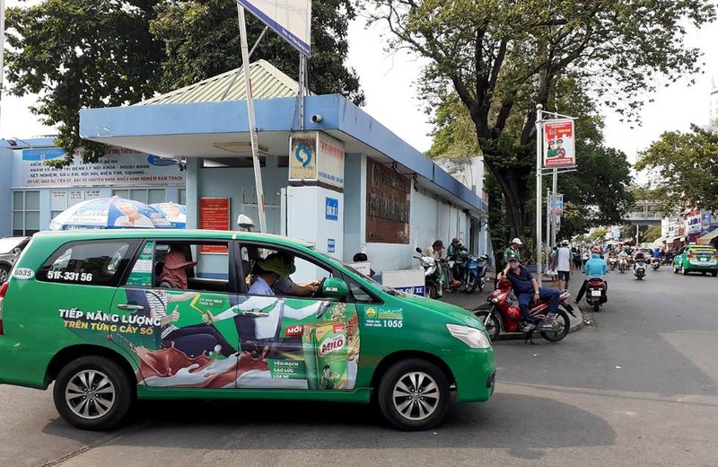 TPHCM tiếp tục cấm xe buýt, xe khách, taxi