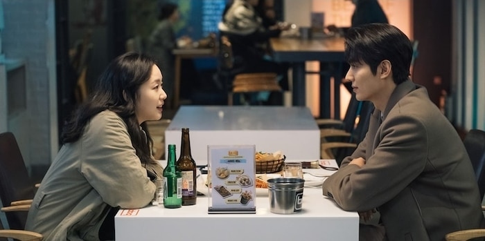 Lộ ảnh “Hoàng đế” Lee Min Ho và Kim Go Eun hẹn hò lãng mạn