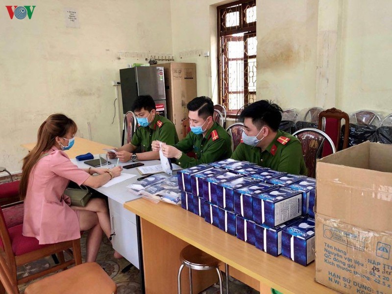 Sơn La bắt giữ đối tượng làm giả hơn 1.300 khẩu trang y tế
