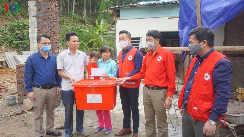 Thăm hỏi, hỗ trợ người dân Lào Cai sau mưa đá, dông lốc