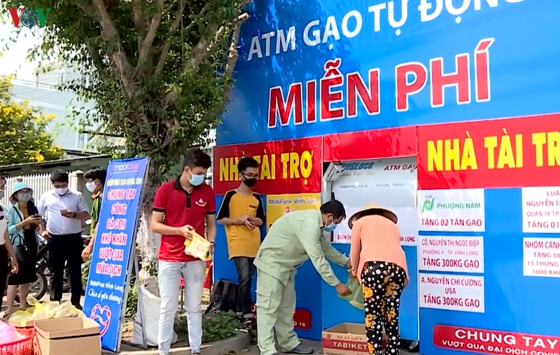 Công an tỉnh Vĩnh Long đưa máy ATM gạo vào hoạt động